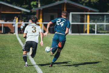 两连败！U17亚洲杯-赵松源破门 U17国足1-2不敌日本！（配图示意）